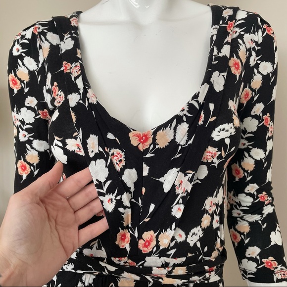 FRENCH CONNECTION Wrap V-neck Black Floral Pattern 3/4 Sleeve Knee Length Dr… - Picture 5 of 9